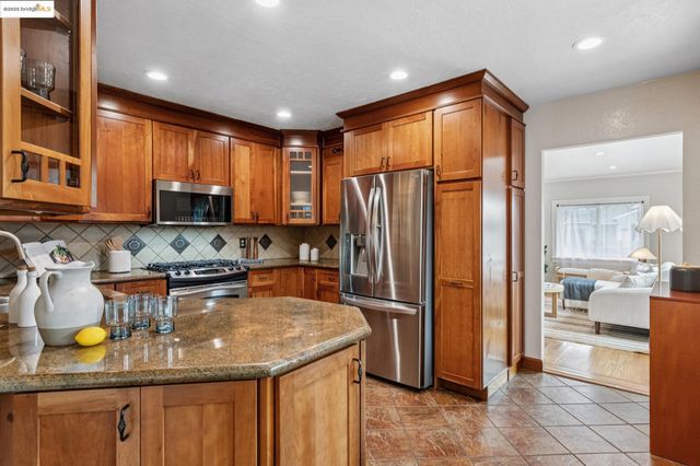 4125 Kuhnle Ave, Oakland, CA 94605