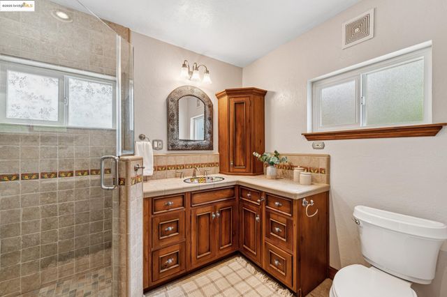 4125 Kuhnle Ave, Oakland, CA 94605