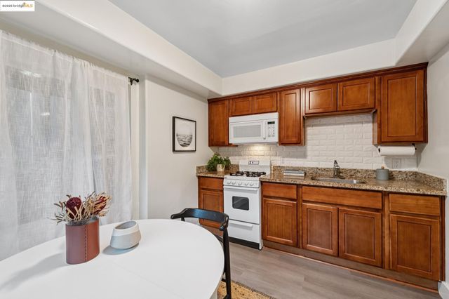 4125 Kuhnle Ave, Oakland, CA 94605