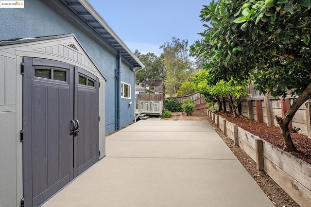 4125 Kuhnle Ave, Oakland, CA 94605