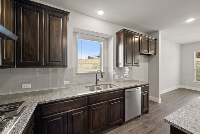 633 Ole Opry Drive, Burleson, TX 76028