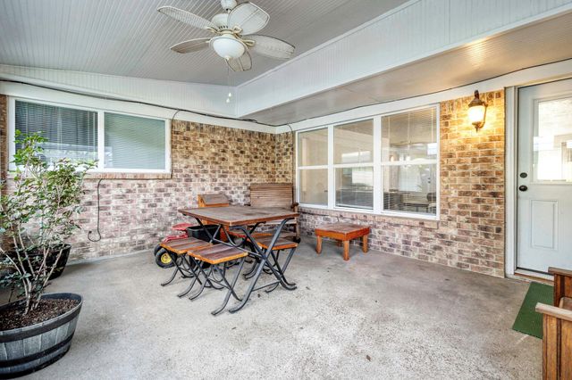 403 E Lake Drive, Livingston, TX 77351