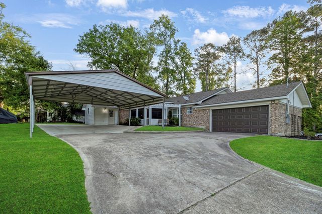 403 E Lake Drive, Livingston, TX 77351