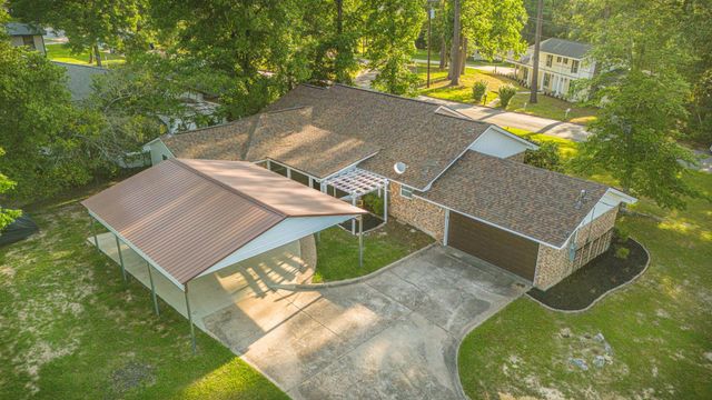 403 E Lake Drive, Livingston, TX 77351