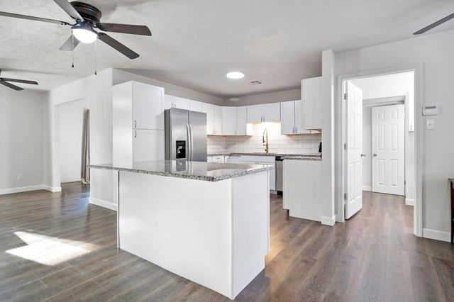 403 E Lake Drive, Livingston, TX 77351