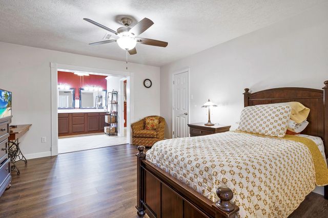 403 E Lake Drive, Livingston, TX 77351