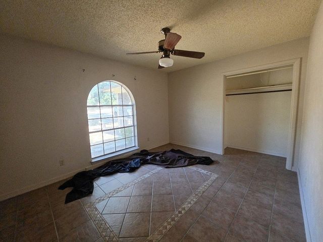 719 Ridgeway Road, Joshua, TX 76058