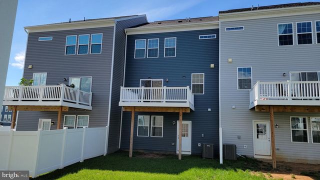 39 STAFFORD PL, Falling Waters, WV 25419