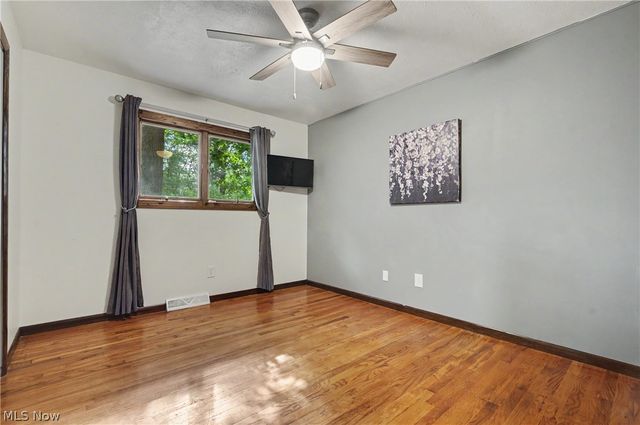 839 Sheffield Road, Sheffield Lake, OH 44054