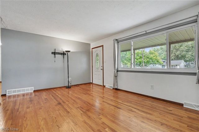 839 Sheffield Road, Sheffield Lake, OH 44054