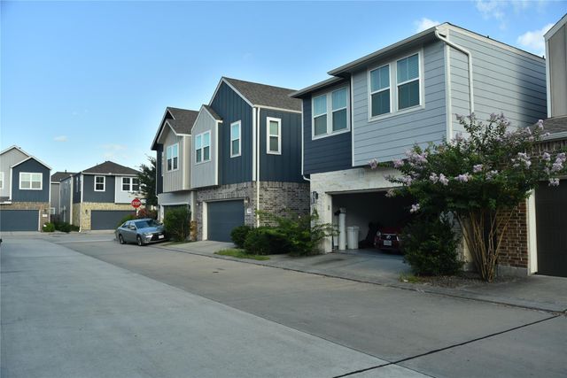 9907 Smokehouse Silo Lane, Houston, TX 77080