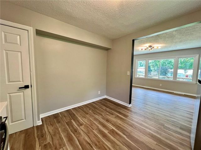 1906 NE 55th Street, Kansas City, MO 64118