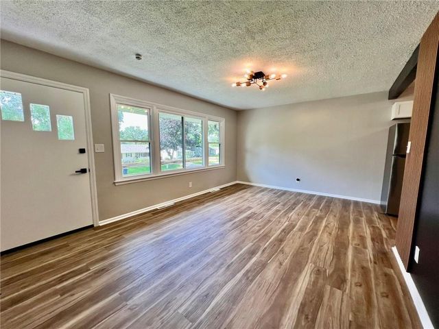 1906 NE 55th Street, Kansas City, MO 64118