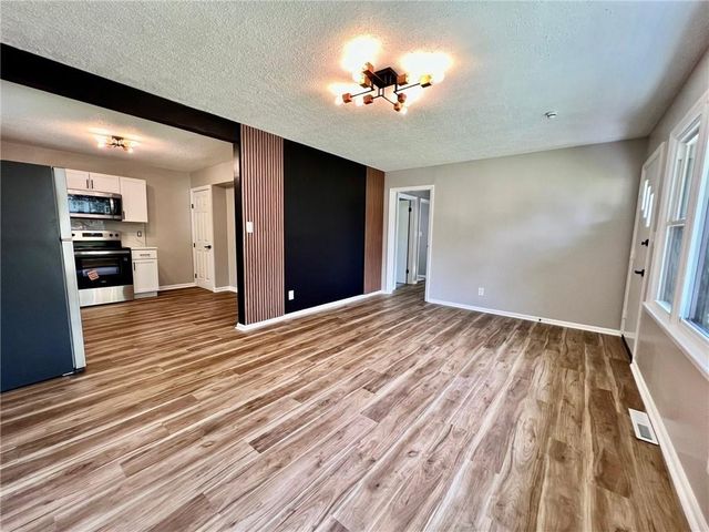 1906 NE 55th Street, Kansas City, MO 64118