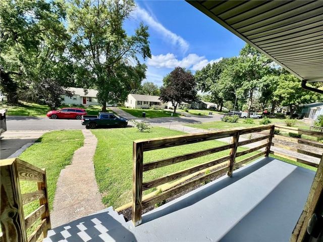 1906 NE 55th Street, Kansas City, MO 64118