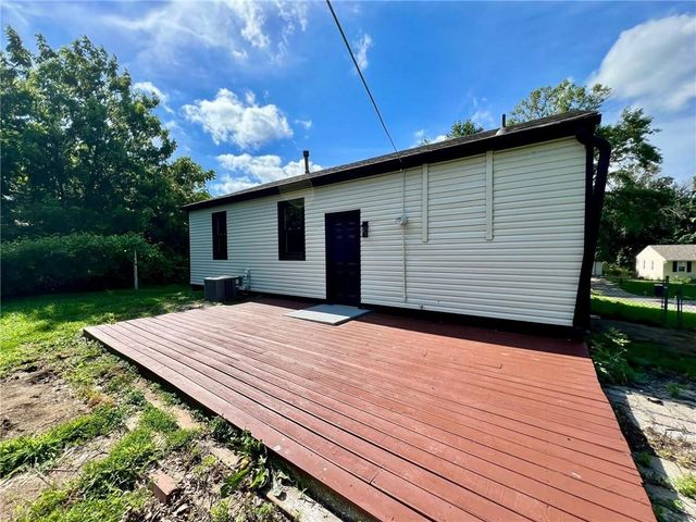 1906 NE 55th Street, Kansas City, MO 64118
