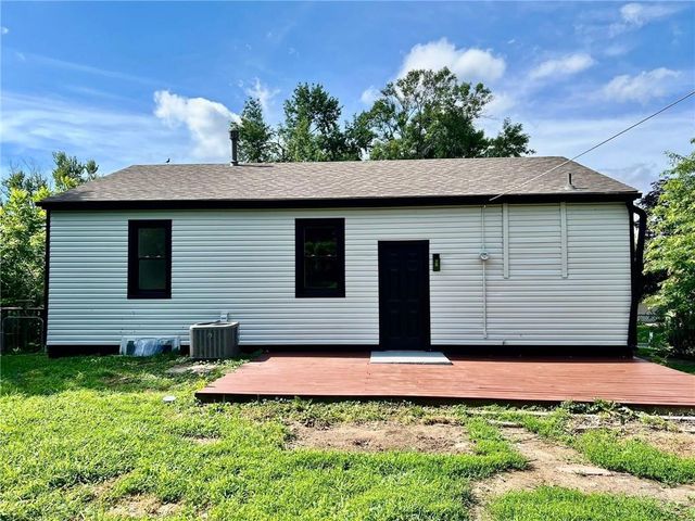 1906 NE 55th Street, Kansas City, MO 64118