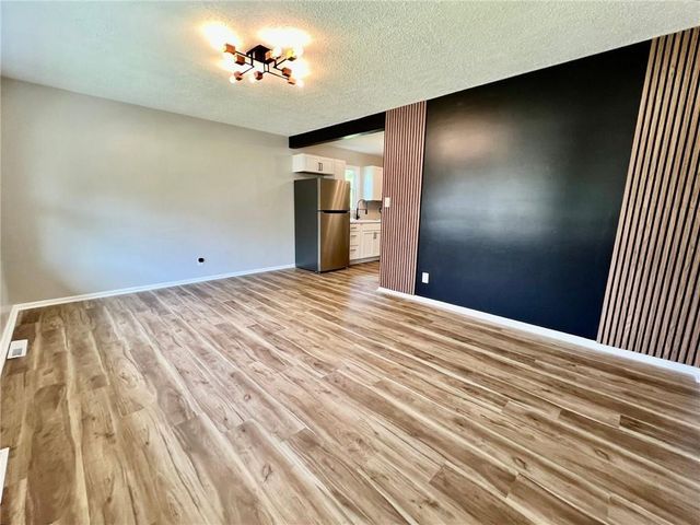 1906 NE 55th Street, Kansas City, MO 64118