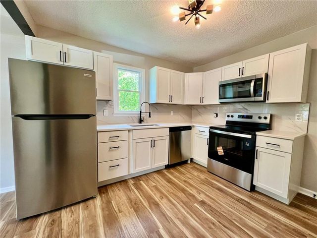1906 NE 55th Street, Kansas City, MO 64118