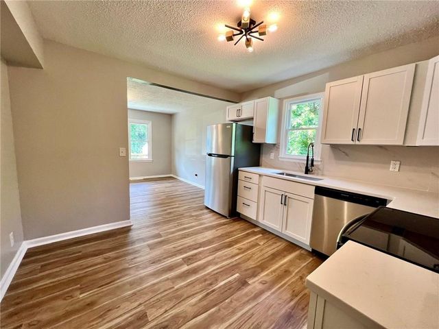 1906 NE 55th Street, Kansas City, MO 64118