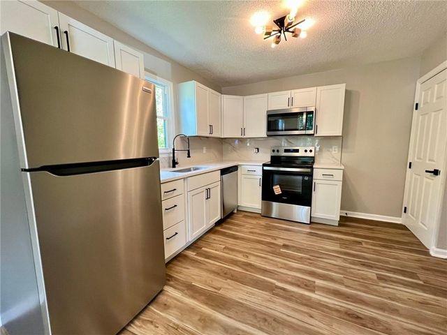 1906 NE 55th Street, Kansas City, MO 64118