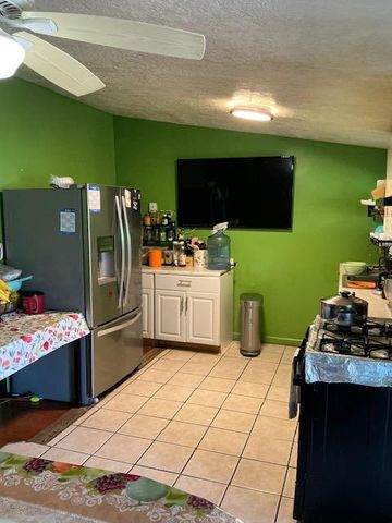 1629 Tonilane, Modesto, CA 95351