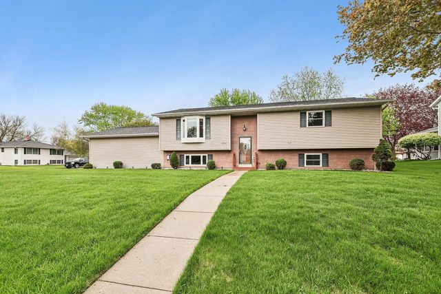 1501 Locust Lane, Prairie Du Sac, WI 53578