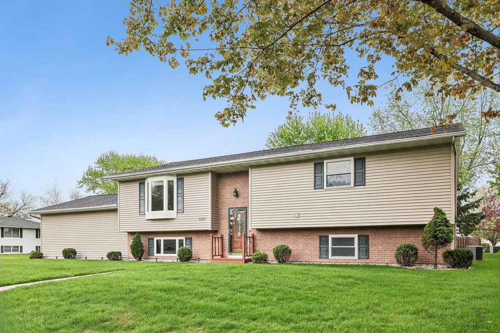1501 Locust Lane, Prairie Du Sac, WI 53578
