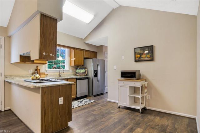 2917 Richard GRV S, Williamsburg, VA 23185