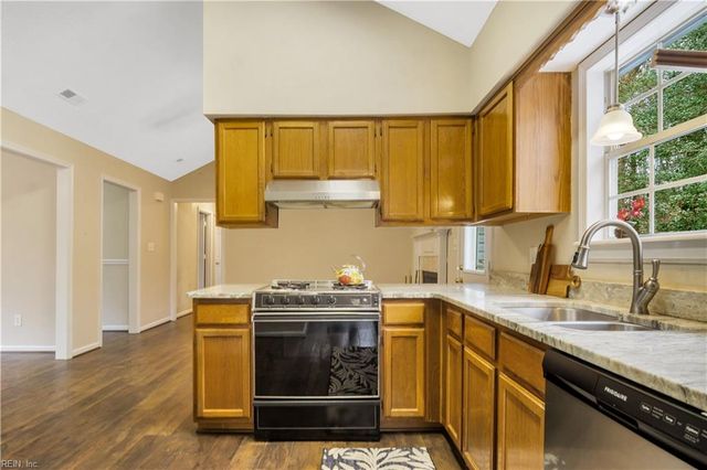 2917 Richard GRV S, Williamsburg, VA 23185