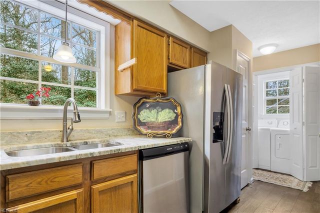 2917 Richard GRV S, Williamsburg, VA 23185