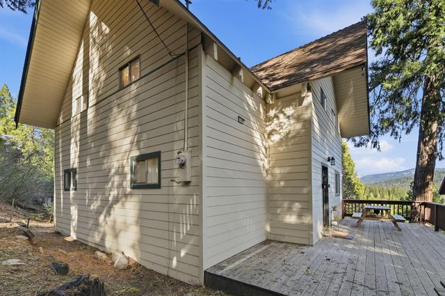 29667 Lassen Dr, Long Barn, CA 95335