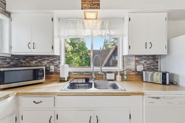 29667 Lassen Dr, Long Barn, CA 95335