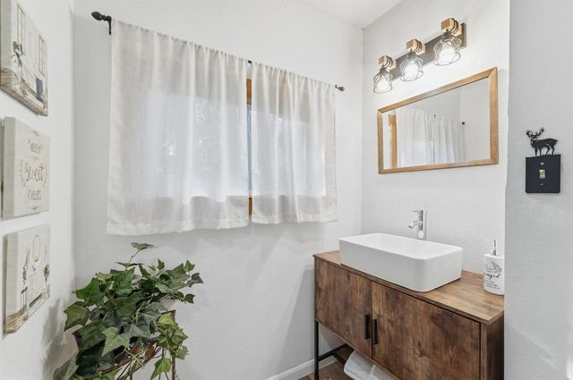 29667 Lassen Dr, Long Barn, CA 95335