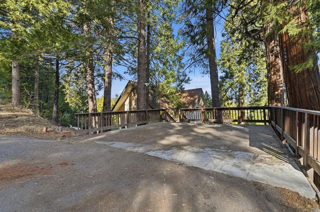 29667 Lassen Dr, Long Barn, CA 95335