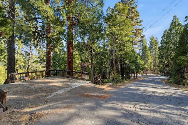 29667 Lassen Dr, Long Barn, CA 95335