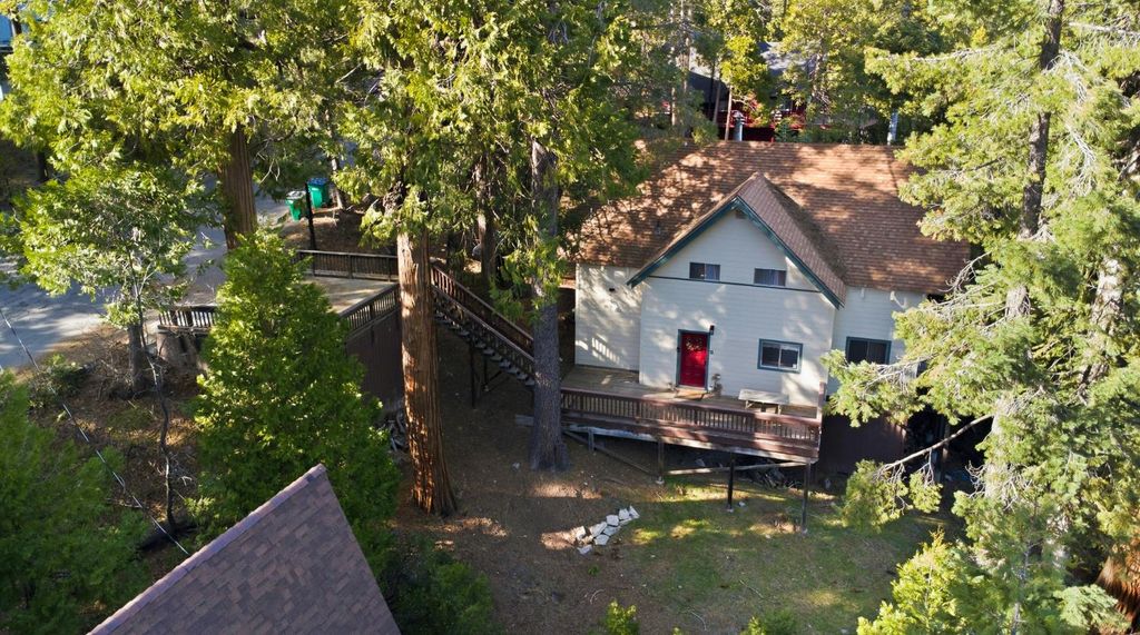 29667 Lassen Dr, Long Barn, CA 95335