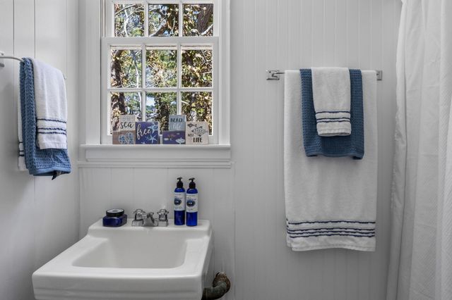 27 Whereaway Lane, Wellfleet, MA 02667