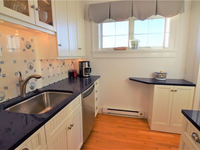 35 Chastellux Avenue J, Newport, RI 02840