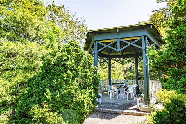 35 Chastellux Avenue J, Newport, RI 02840