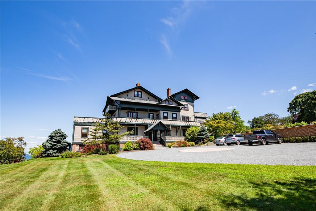 35 Chastellux Avenue J, Newport, RI 02840
