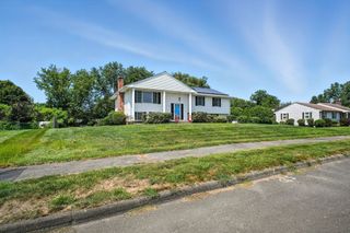 35 Danny Ln, Agawam, MA 01001