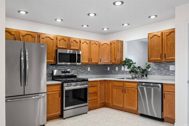 208 Penridge Lane, Lafayette, IN 47905