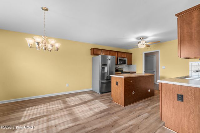 10012 Crooked Oak Way, Louisville, KY 40291