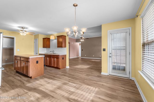 10012 Crooked Oak Way, Louisville, KY 40291