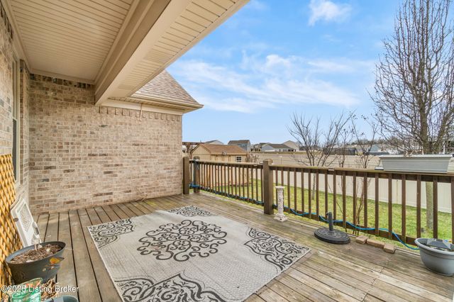 10012 Crooked Oak Way, Louisville, KY 40291