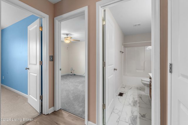 10012 Crooked Oak Way, Louisville, KY 40291