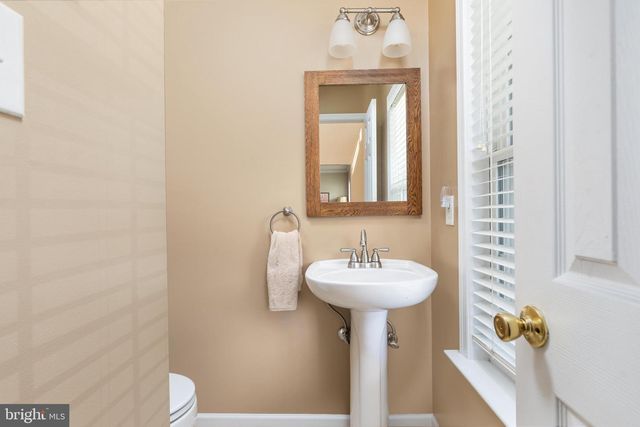 603 CRYSTAL LN, Strasburg, VA 22657