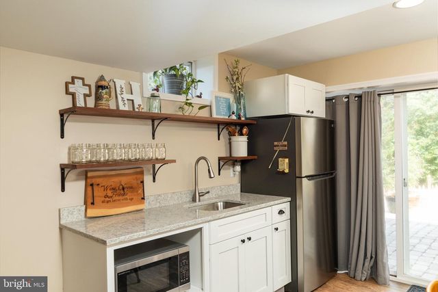 603 CRYSTAL LN, Strasburg, VA 22657