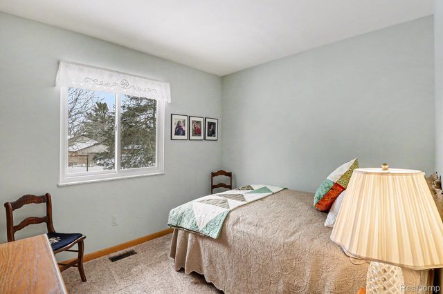 3594 Cordley Lake Road, Hamburg Township, MI 48169